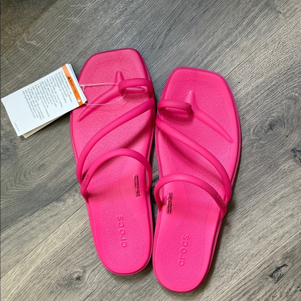 CROCS Women's Miami Toe-Loop Sandals in Dragon Fruit NWT